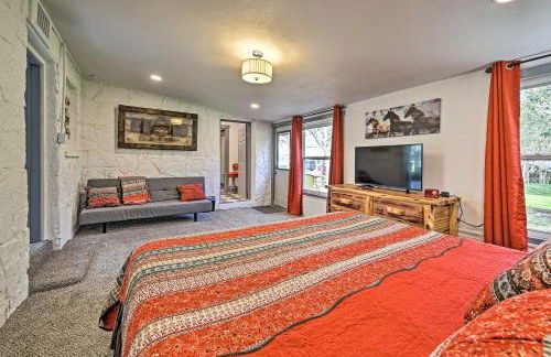 Retro Updated Blanco Abode - Steps to Main Street! - Foto 8