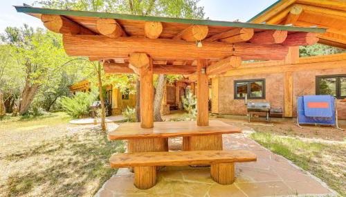 Scenic Payson Cabin! Fireplace and Wraparound Patio - Foto 3