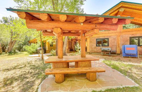 Scenic Payson Cabin! Fireplace and Wraparound Patio - Foto 3