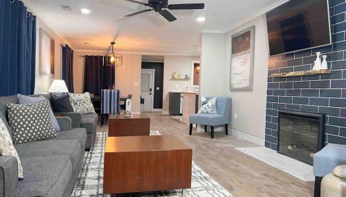 Family Retreat Prime Location in Decatur - Photo 2