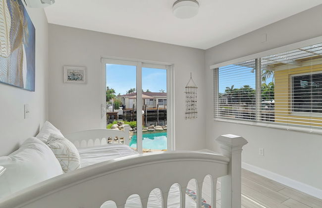 Waterfront Villa Private Pool! - Foto 7