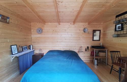 House surrounded by nature - Photo 8