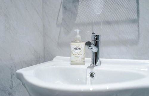 Modern 1BR Apartment in Central Warrington - Foto 32