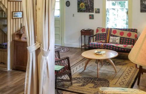 Rustic-Chic Cottage with Yard and Grill - Near Hiking! - Foto 2