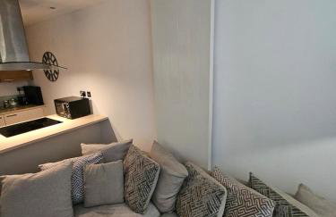 Executive E15 Apartment - Skyline Terrace & Free Private Parking - 5-min Walk to Abba Arena - Foto 32