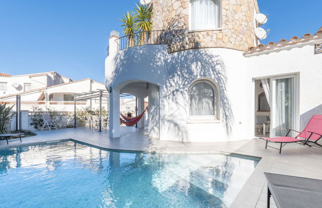 4 bedroom House in Castelló d'Empúries with private pool and garden - Photo 29