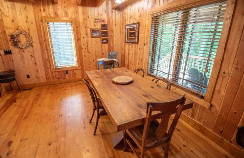 Blue Ridge Mountain Retreat - 30 acres to explore & VIEWS, Sleeps 15 - Foto 6