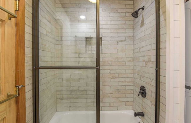 Deer Haven by Avantstay Cabin w/ Pond, Waterfall - Photo 15