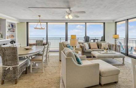 New dog-friendly Listing! Updated direct oceanfront with spacious balcony and heated pool - Foto 24