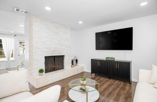 Relaxed Luxury Pet Friendly Home with Pool and Backyard Lounge in San Antonio, TX - Foto 18