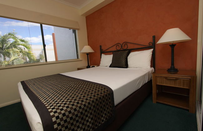 Mid City Luxury Suites - Photo 4