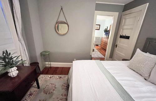 Big New England Family Home; walk to beach, shops - Foto 74