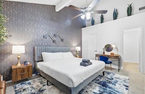 Luxury Living w Backyard Pool Oasis 5BD 3BA - Foto 15