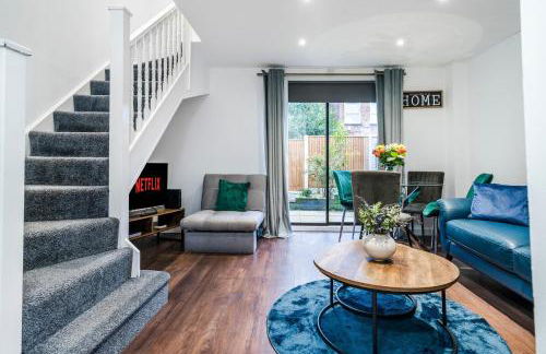 Great Location 2 Bedroom House in Nottingham, Private Garden, Fast Wi-Fi and Free Parking - Photo 1