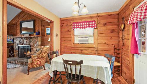 Classic Log Cabin with Fireplace on Quiet River - Foto 4