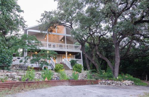 Remodeled Historic Lakefront Gem Overlooking Lake Travis and Jones Brothers Park *Great for Families and Groups* - Foto 36