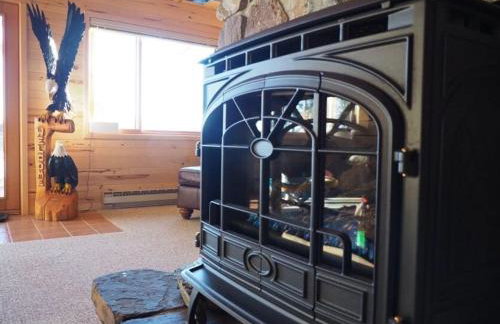 Vermilion Lakeside Cabin with Sauna, 2 Docks, AC - Photo 5