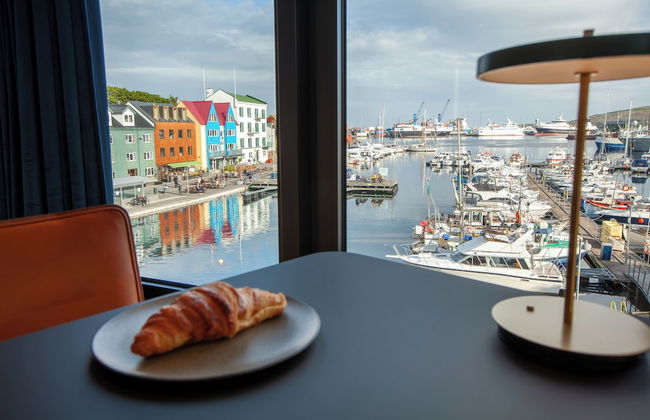 Stunning Marina View - Brand New - City Center - Photo 4