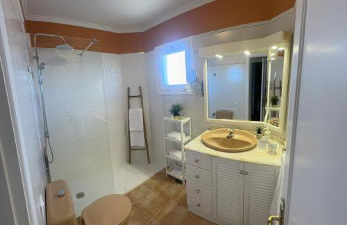 Maravilloso duplex frente al mar con parking propio a pie de playa - Foto 20