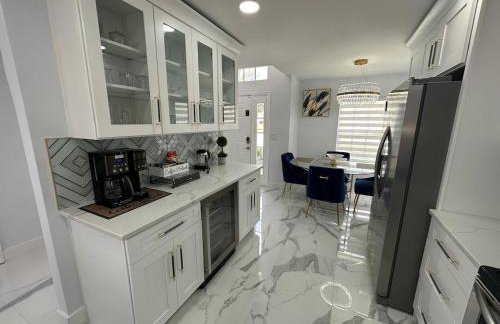 Modern, Fully Updated Southern Dunes Home - Golf Course Views - Foto 18