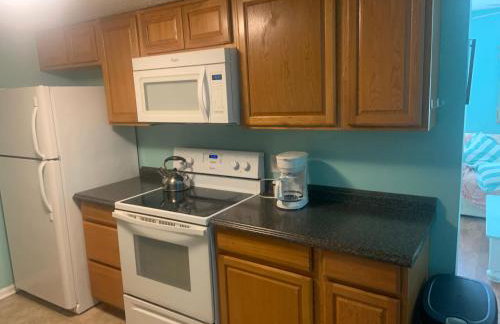 Cheerful two bedroom house 1.5 miles from beach. - Foto 3