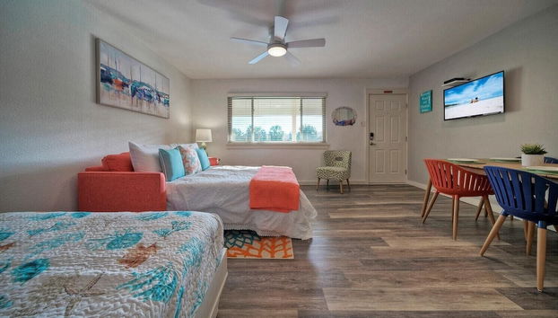 Beach Daze by Avantstay 1 Block to Beach - Foto 2, Habitación