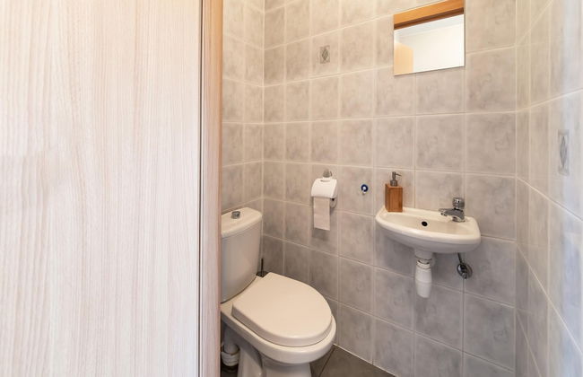 Detached House with Sauna & Hot Tub near Ski Resort & Nature Park - Photo 23