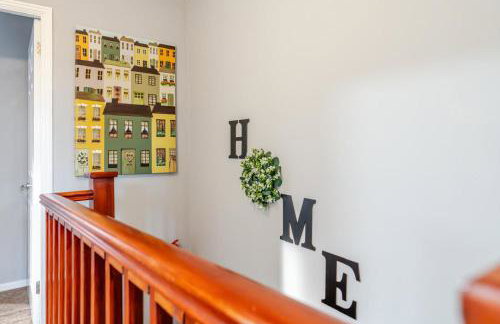 Modern Three Bedroom House Free parking wifi - Foto 24