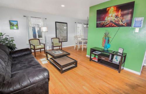 Family Home with Large Yard & Golf Theme Near Rail - Photo 2