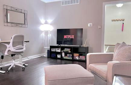 Relaxing Work-Ready 3BD2BA - 1 Mile to U of I - Foto 14