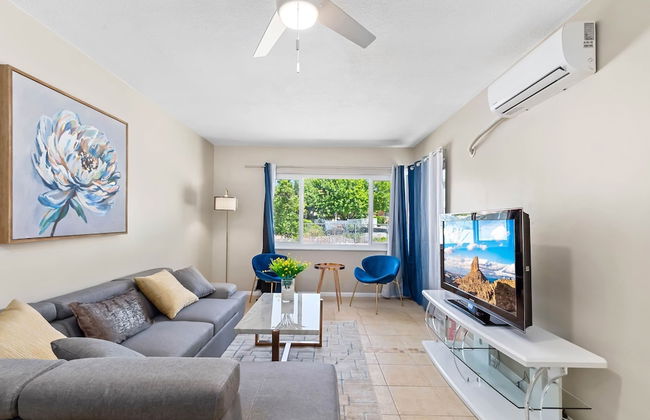 Modern Retreat With Spacious Yard Cozy Interiors - Foto 6