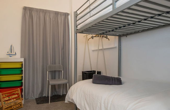 Beautiful Beachfront House wth Balcony Sea Views - Foto 24