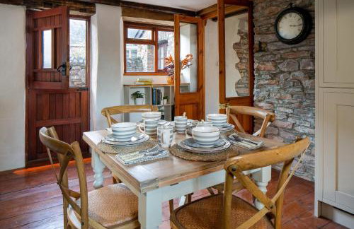 The Old Coach House - Converted barn with private garden parking and fireplace - Foto 10