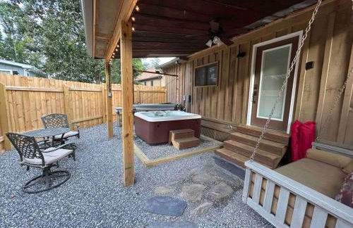 Blissful Nook Tiny Home, Cozy Retreat, Hot Tub, Close to Town, Deep Creek, & Entrance to National Park - Foto 5