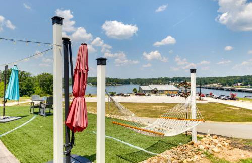 Greenwood Getaway with Furnished Patio and Lake View - Foto 24