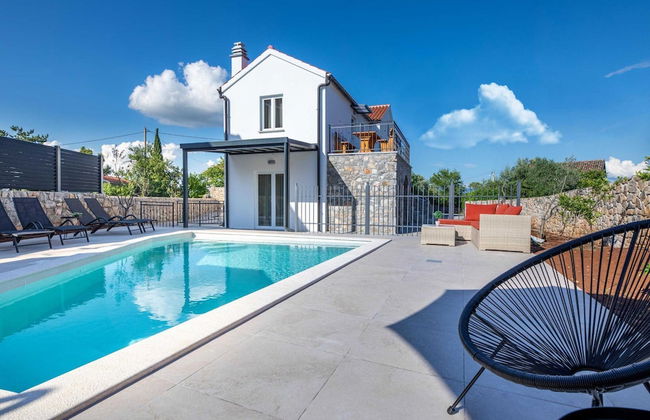 Luxury Krk Villa With Private Pool and Gardens - Photo 23