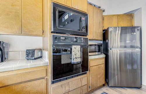 Urban Escape Compound - Photo 8