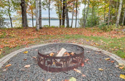 Impressive Presque Isle Lake House with Water Access - Foto 32