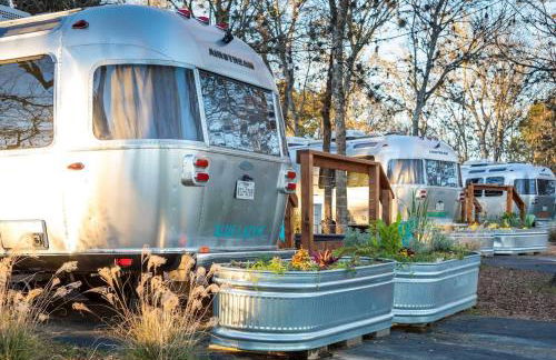 Modern Cabin Nestled in a Pine Forest Near Austin - Foto 25