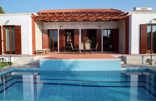Villa in Arkadi With Pool Near the Sea - Photo 13