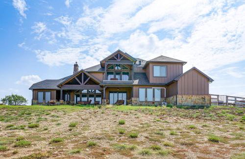 Elegant Sunset Meadow Ranch in Texas with Hot Tub - Photo 1