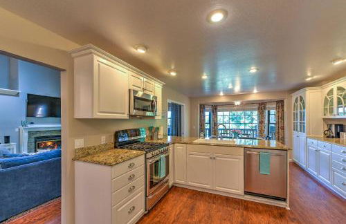 Upscale Flagstaff Home with Hot Tub and Mountain Views - Photo 4