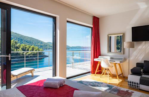 Vila Hera Korčula, Special one, pool, right on the sea,parking, 8 people - Photo 22