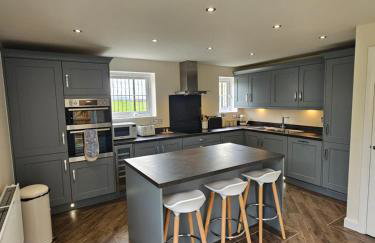 The Neal's 4 Bedroom House in Buxton Sleeps 8 - Photo 13