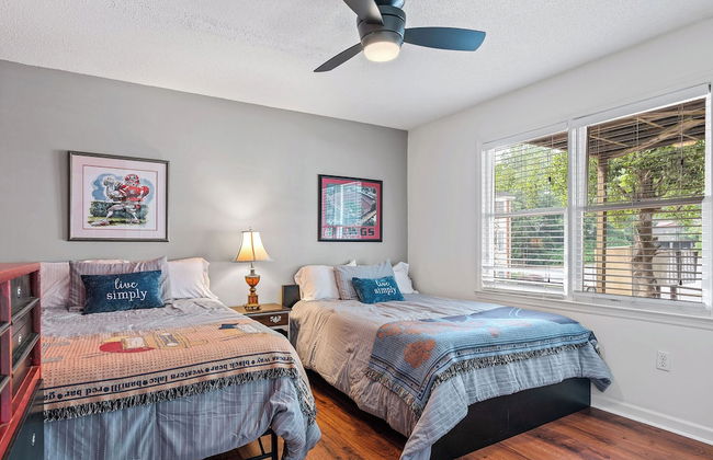 Five Points Dawg Crib On Campus - Foto 3