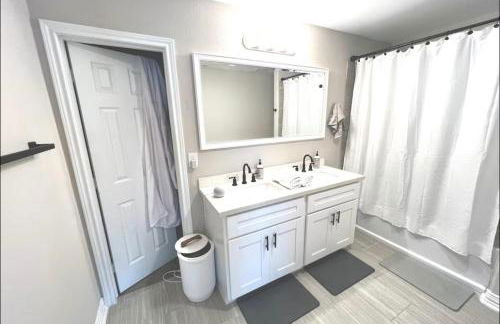 Black and White Retreat 8min to downtown - Foto 21