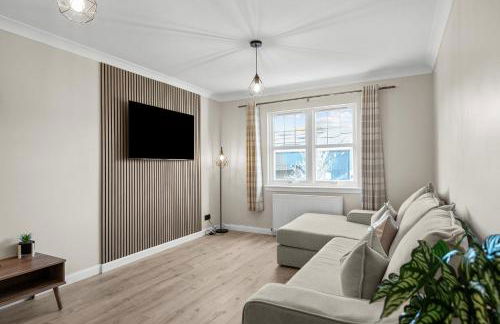 Riverside Rest 2 - 2 Bath, 2 Bedroom Apartment - Free Onsite Parking - Photo 1