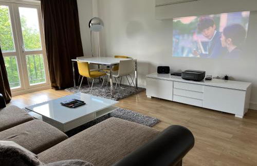 The Premier Living Experience Entire 2-Bedroom Modern Apartment - Foto 1