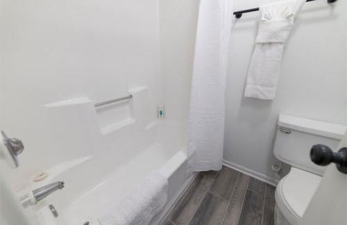 Comfortable 2BR - Pool Near Major Attractions - Foto 10