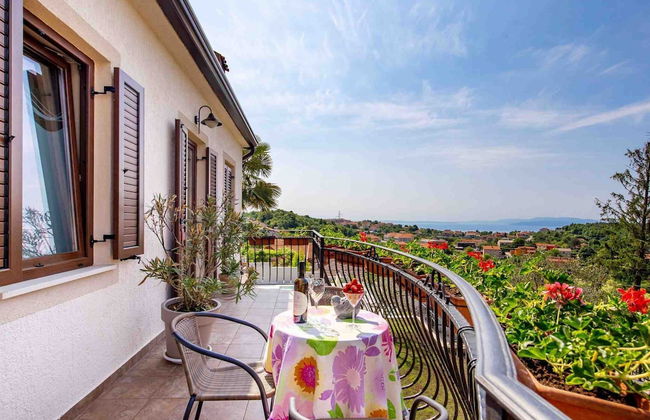 Modern Comfort With Shared Pool & Lush Green Surroundings in Kastav - Foto 28